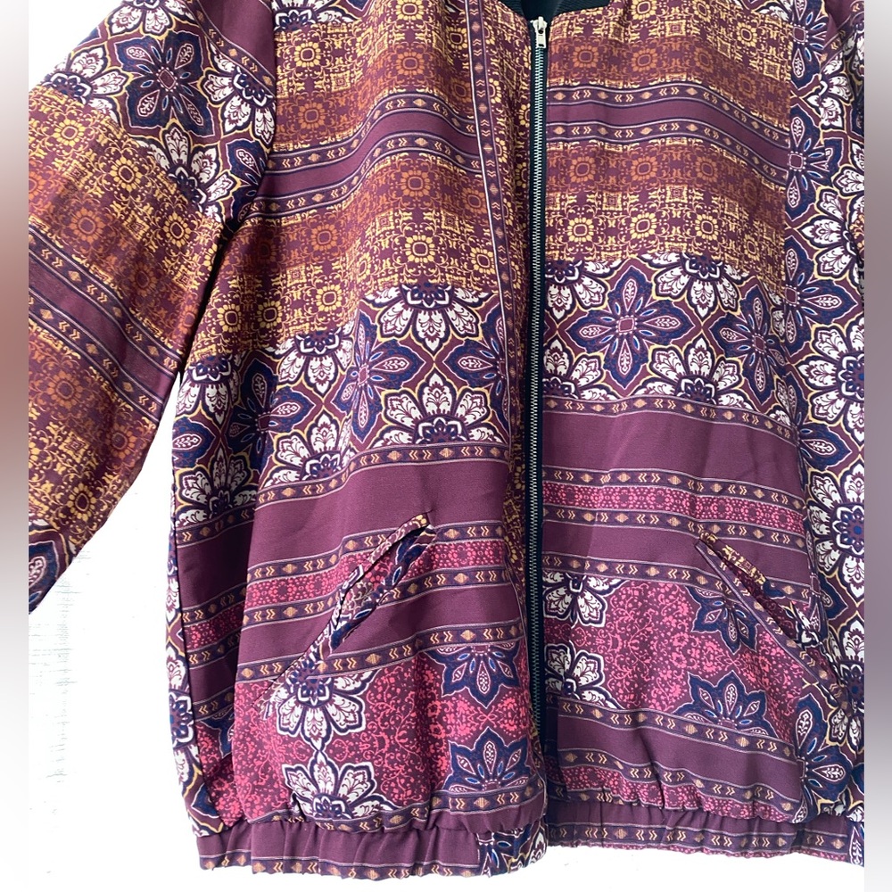 Women’s Pretty Patterned Jacket - Picture 3 of 4